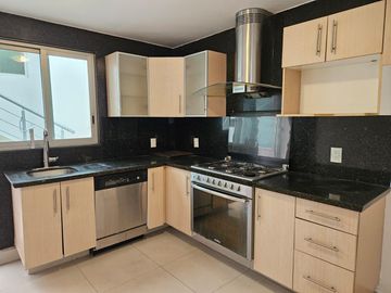 CASA EN VENTA EN CIUDAD SATELITE EN CALLE CERRADA