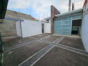 CASA EN VENTA EN CIUDAD SATELITE EN CALLE CERRADA