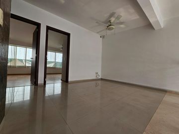 CASA EN VENTA EN CIUDAD SATELITE EN CALLE CERRADA