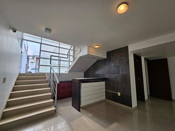 CASA EN VENTA EN CIUDAD SATELITE EN CALLE CERRADA