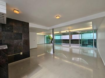 CASA EN VENTA EN CIUDAD SATELITE EN CALLE CERRADA