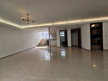CASA EN VENTA EN CIUDAD SATELITE EN CALLE CERRADA