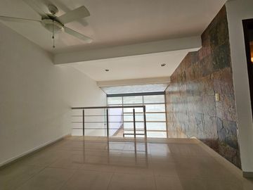 CASA EN VENTA EN CIUDAD SATELITE EN CALLE CERRADA
