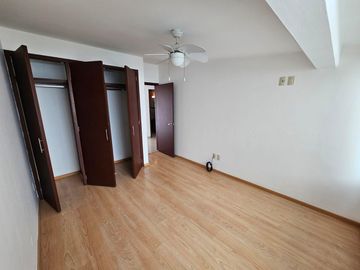 CASA EN VENTA EN CIUDAD SATELITE EN CALLE CERRADA