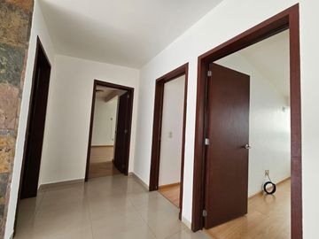 CASA EN VENTA EN CIUDAD SATELITE EN CALLE CERRADA