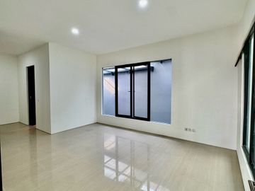 DIJUAL RUMAH EMERALD MANSION CITRALAND 2LT 4KT