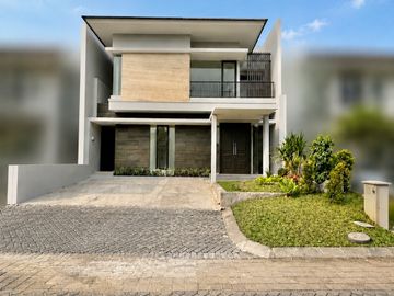 DIJUAL RUMAH EMERALD MANSION CITRALAND 2LT 4KT