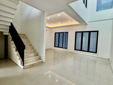 DIJUAL RUMAH EMERALD MANSION CITRALAND 2LT 4KT