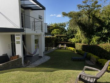 Casa en venta El Retiro | con jardín privado