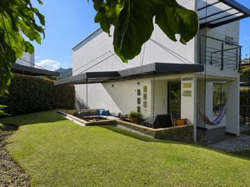 Casa en venta El Retiro | con jardín privado