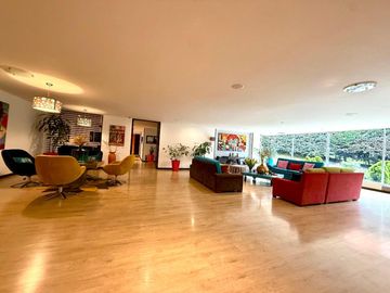 Apartamento en venta de 4 habitaciones con jardín en Bogotá, Cerros de Suba.