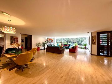 Apartamento en venta de 4 habitaciones con jardín en Bogotá, Cerros de Suba.