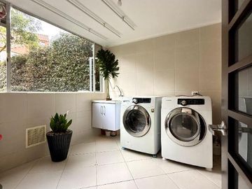 Apartamento en venta de 4 habitaciones con jardín en Bogotá, Cerros de Suba.