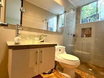 Apartamento en venta de 4 habitaciones con jardín en Bogotá, Cerros de Suba.