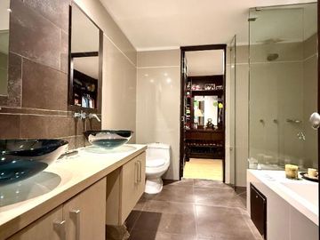 Apartamento en venta de 4 habitaciones con jardín en Bogotá, Cerros de Suba.