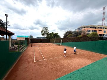 Apartamento en venta de 4 habitaciones con jardín en Bogotá, Cerros de Suba.