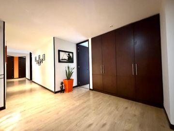 Apartamento en venta de 4 habitaciones con jardín en Bogotá, Cerros de Suba.