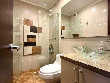 Apartamento en venta de 4 habitaciones con jardín en Bogotá, Cerros de Suba.