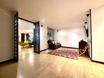 Apartamento en venta de 4 habitaciones con jardín en Bogotá, Cerros de Suba.