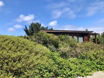 Pichilemu, Preciosa casa nueva en gran terreno con bosque nativo