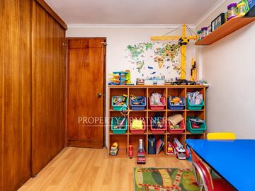 Acogedora casa en tranquilo barrio de Las Condes. Libre de grandes edificaciones!!