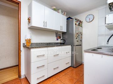 Acogedora casa en tranquilo barrio de Las Condes. Libre de grandes edificaciones!!