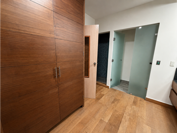 Penthouse en Venta en Valle Oriente Torre LIU 190 m²