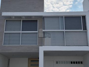 Venta casa en condominio en Zibatá, Querétaro