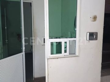 Renta de Local con Oficina en Colonia Santa Marìa