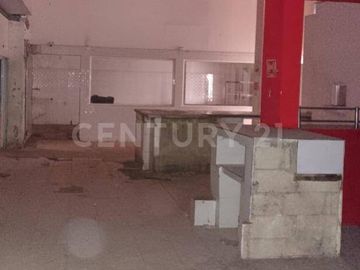 Renta de Local con Oficina en Colonia Santa Marìa
