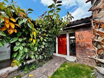 CASA DE 166 M2 5D 4B Y 732 DE TERRENO