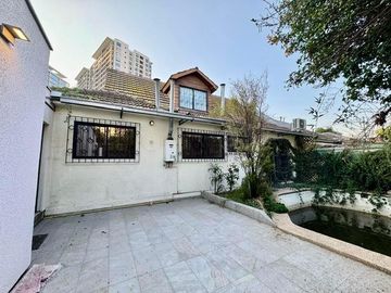 CASA DE TRES PISOS, 3D 3B UBICADA EN CONDOMINIO LA VIÑITA