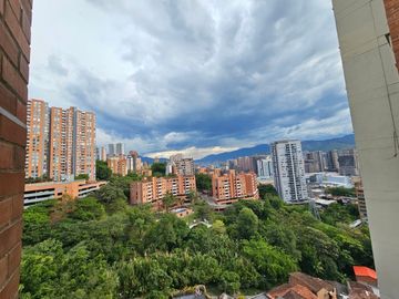 APARTAMENTO EN ARRIENDO EN EL POBLADO EN EL SECTOR DE LAS PALMAS
