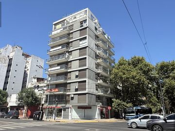 Excelente 2 amb,muy luminoso,a estrenar,edificio con SUM, PISICINA,PARRILLAS. Digno de ver