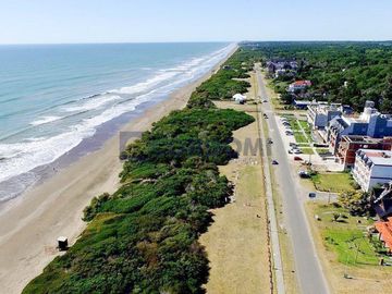 Venta de Terreno en Costa Del Este de 555m2 sobre Los Lirios a 400 mts del Mar