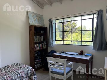 VENTA APTA CREDITO | Pintoresca CASA c/Amplio Jardin y Piscina | Barrio Residencial La Bota