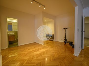 Departamento de 3 ambientes con cochera y baulera en venta - Apto crédito - Recoleta