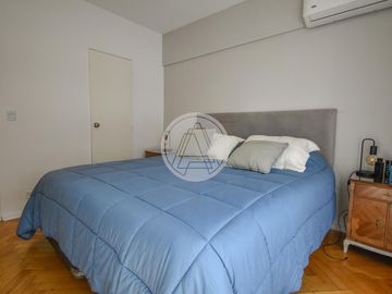 Departamento de 3 ambientes con cochera y baulera en venta - Apto crédito - Recoleta