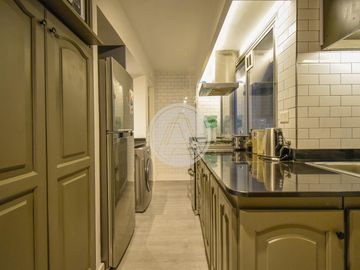 Departamento de 3 ambientes con cochera y baulera en venta - Apto crédito - Recoleta