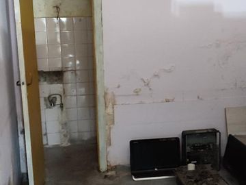 Venta en Block Casa con 2 locales al frente en el centro de Llavallol