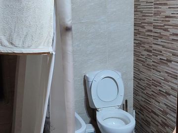 Venta en Block Casa con 2 locales al frente en el centro de Llavallol