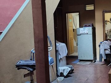 Venta en Block Casa con 2 locales al frente en el centro de Llavallol