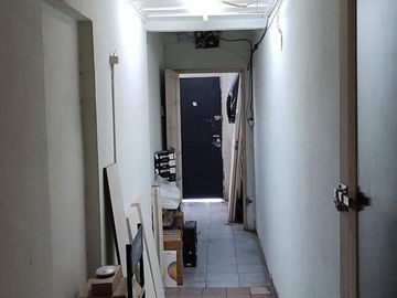 Venta en Block Casa con 2 locales al frente en el centro de Llavallol