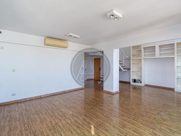 Departamento tres ambientes con cochera y terraza propia en Torre en venta - Chacarita