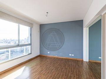 Departamento tres ambientes con cochera y terraza propia en Torre en venta - Chacarita