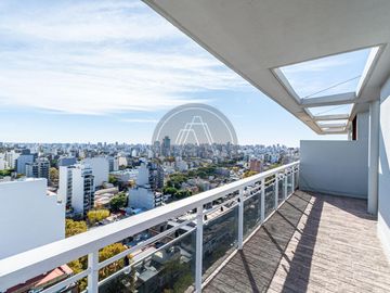 Departamento tres ambientes con cochera y terraza propia en Torre en venta - Chacarita