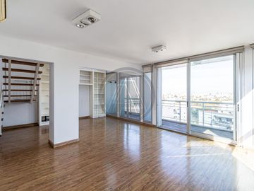 Departamento tres ambientes con cochera y terraza propia en Torre en venta - Chacarita