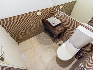 Departamento tres ambientes con cochera y terraza propia en Torre en venta - Chacarita