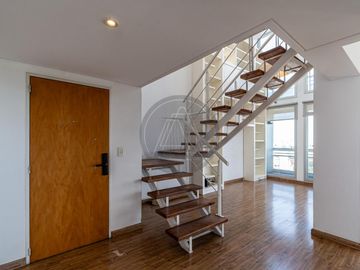 Departamento tres ambientes con cochera y terraza propia en Torre en venta - Chacarita
