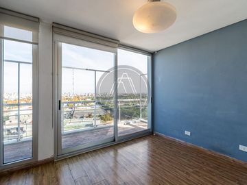 Departamento tres ambientes con cochera y terraza propia en Torre en venta - Chacarita